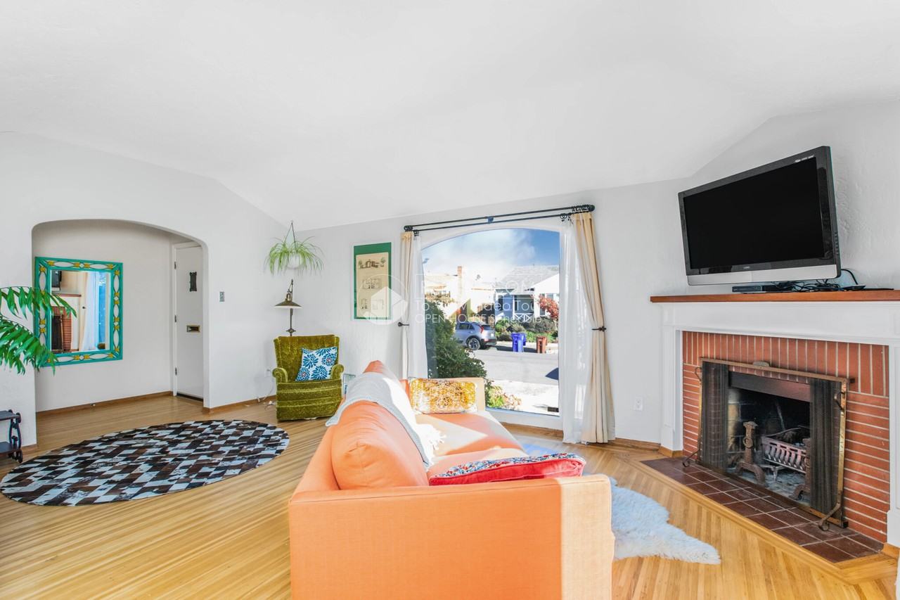 525 26th St - Photo 3 of 34