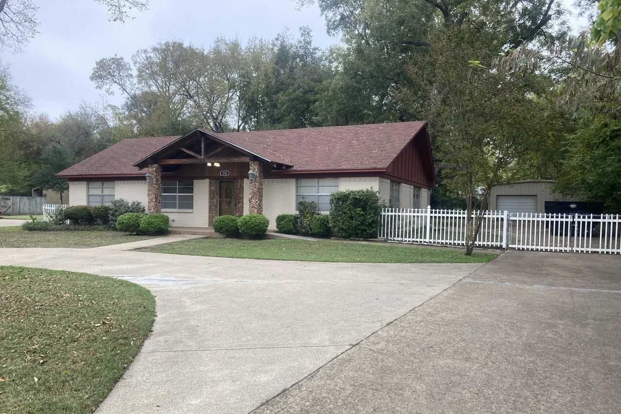 210 N Lane Ave - Photo 2 of 2