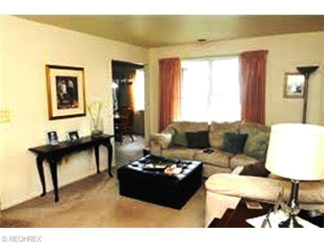 1527 Foster Ave - Photo 3 of 5