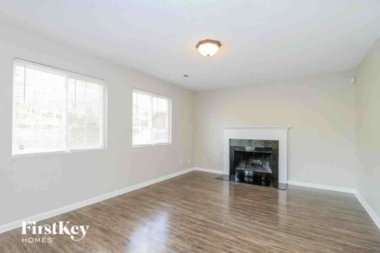 5704 Fisherman Dr - Photo 2 of 14