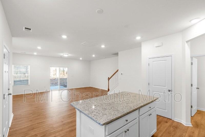 2831 Aubrey St - Photo 3 of 14