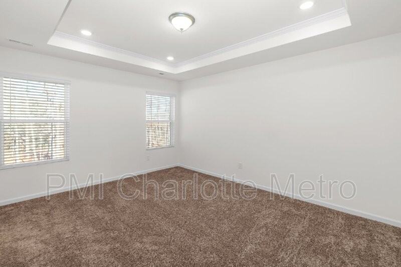 2831 Aubrey St - Photo 6 of 14