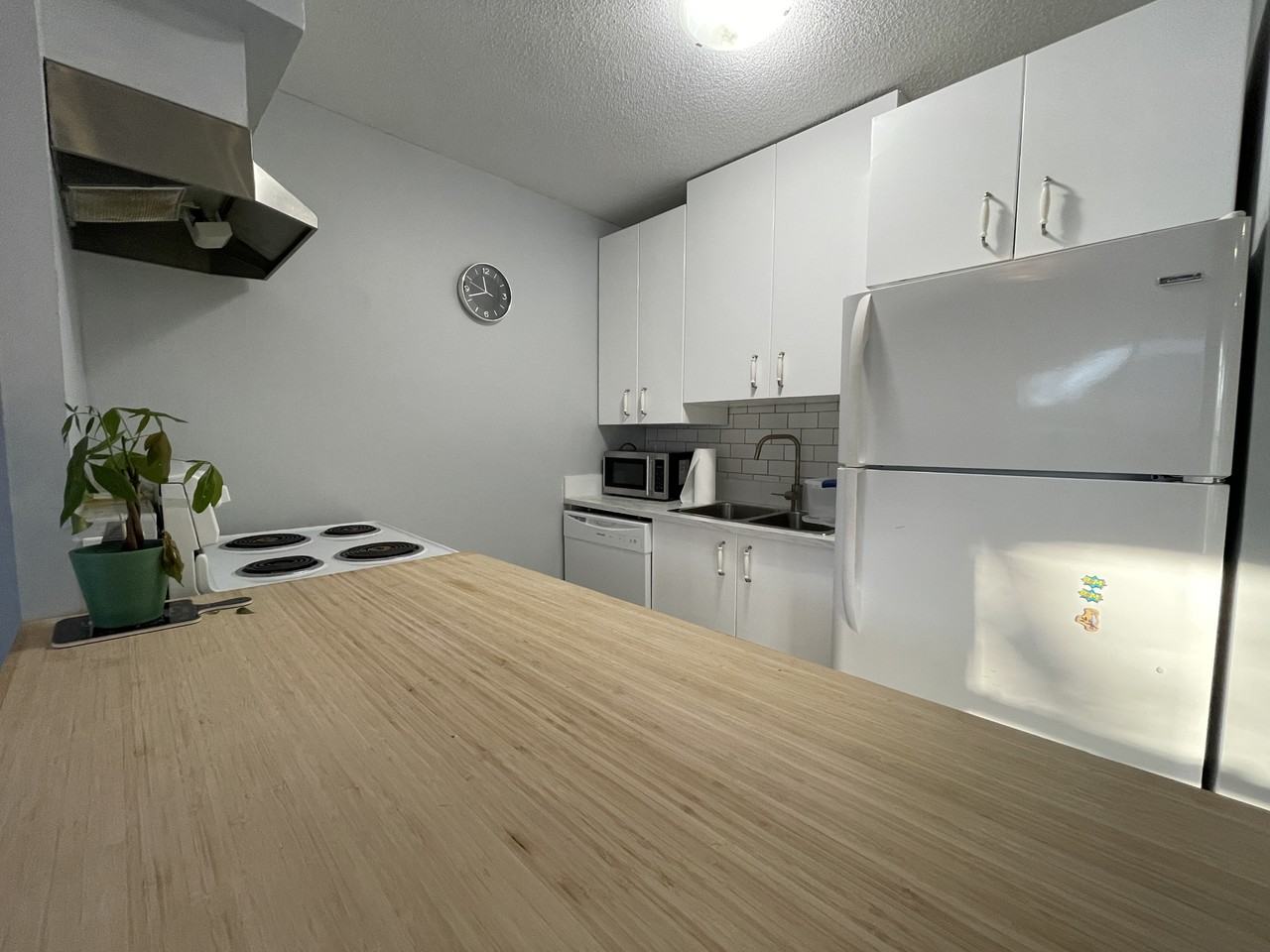 1369 Cottage Pl - Photo 5 of 36
