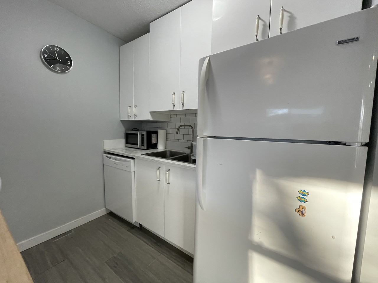 1369 Cottage Pl - Photo 6 of 36