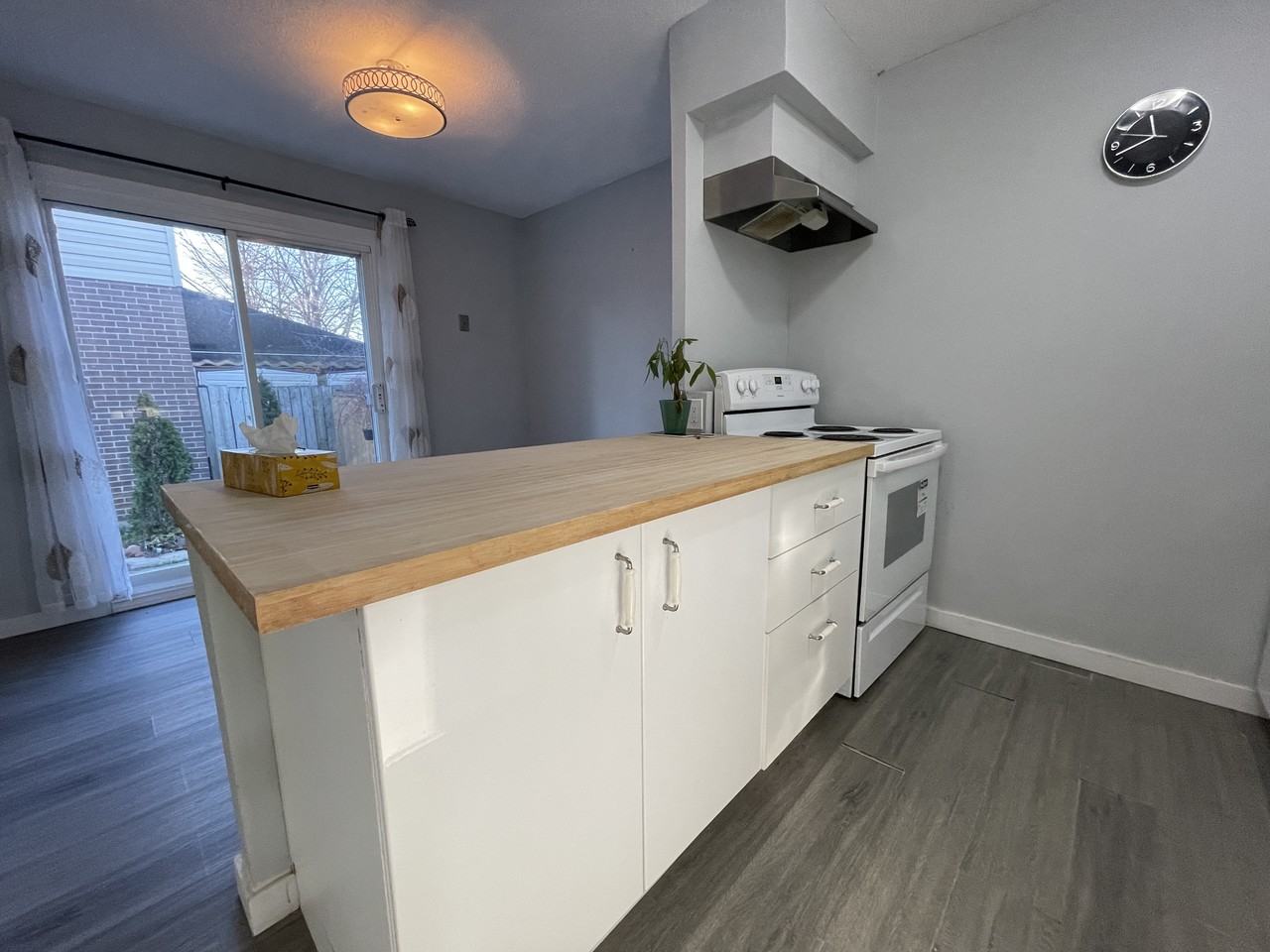1369 Cottage Pl - Photo 7 of 36