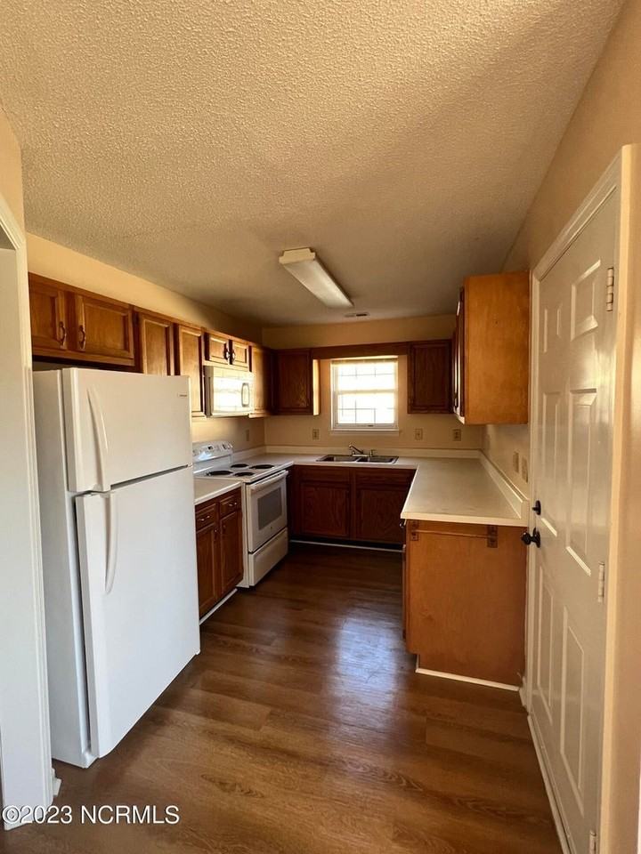 2045 Derby Run Road - Photo 2 of 6