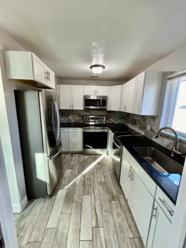 4090 Independence Court - Photo 3 of 9