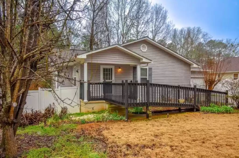 66 Christopher Cir - Photo 2 of 30