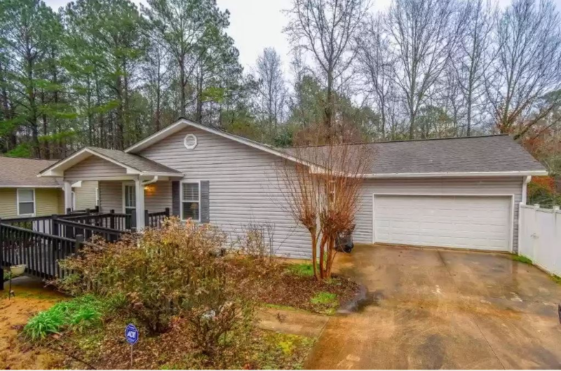 66 Christopher Cir - Photo 3 of 30