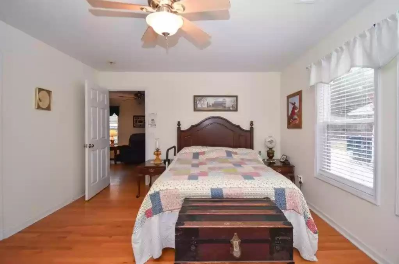 66 Christopher Cir - Photo 5 of 30