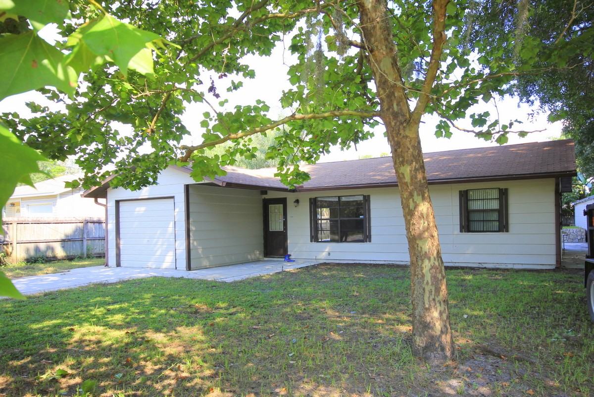 12435 Wildrose Ave - Photo 2 of 13