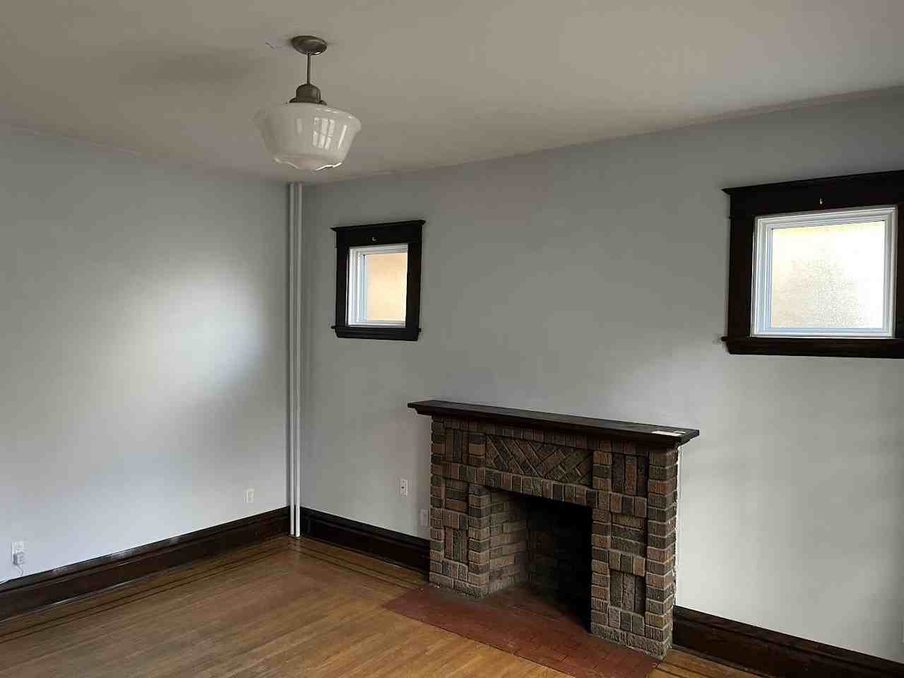 47 Pearl St N - Photo 2 of 11