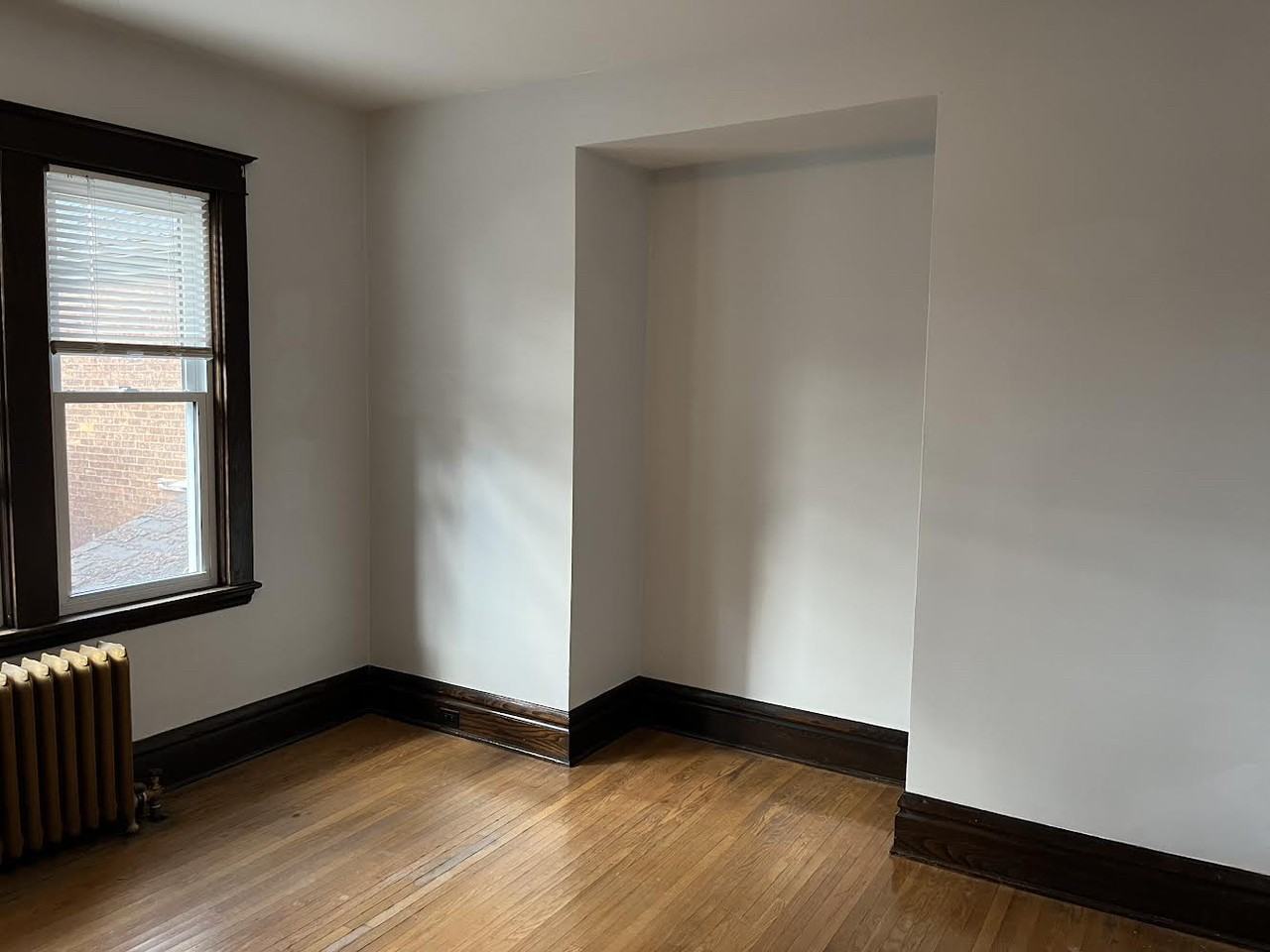 47 Pearl St N - Photo 3 of 11