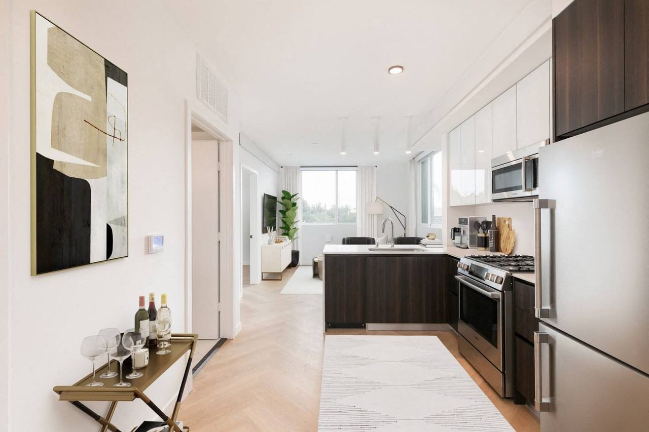 Gillis House Apartments 5570 Melrose Ave, Los Angeles, CA 90038 Zumper