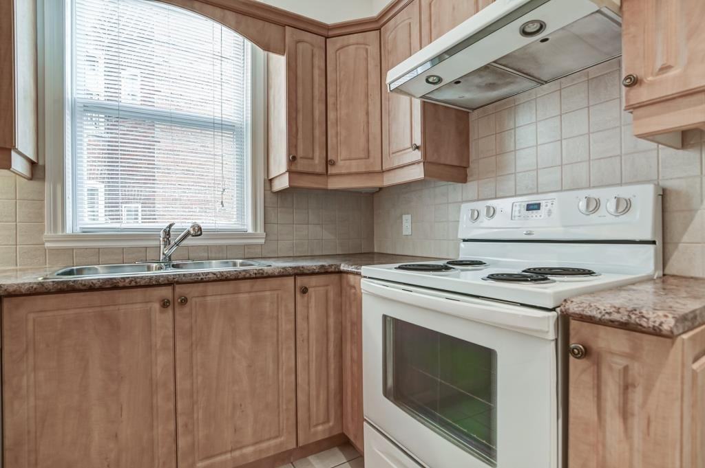 2106 Avenue Regent - Photo 2 of 23