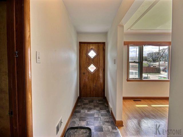 1299 Wellington Ave - Photo 2 of 13