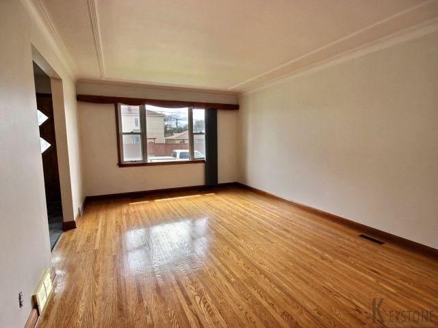 1299 Wellington Ave - Photo 3 of 13