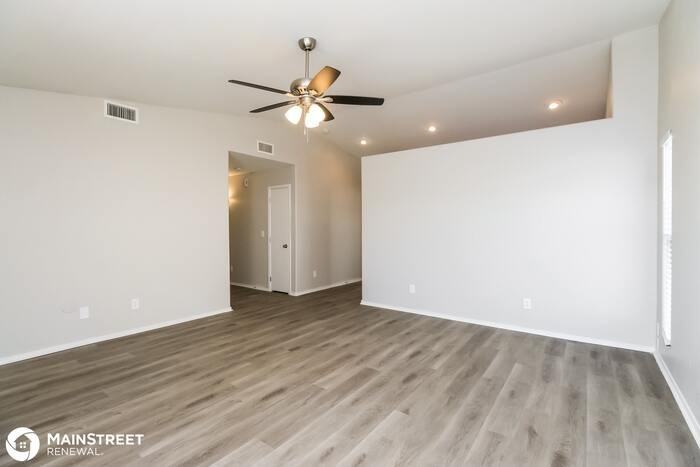 10031 S 49th St - Photo 3 of 16