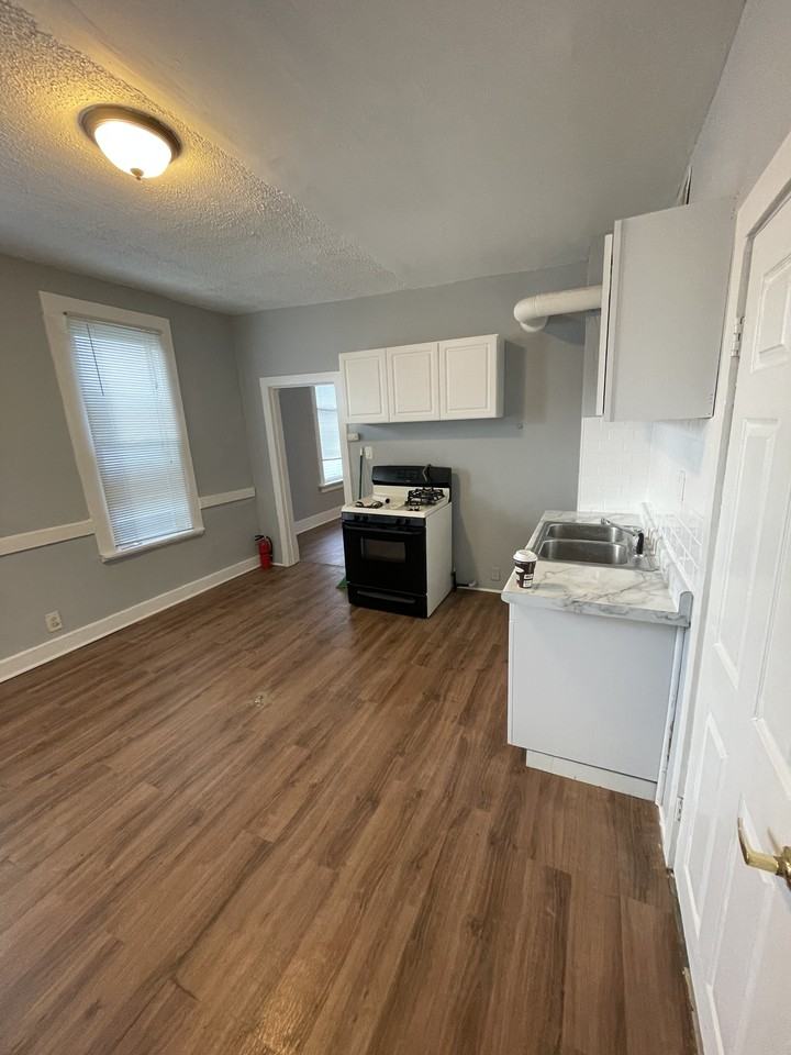 1562 S 13th St #NA - Photo 2 of 10