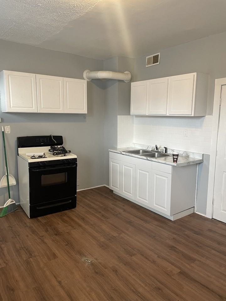 1562 S 13th St #NA - Photo 3 of 10