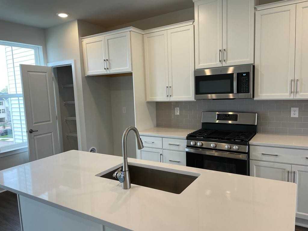 737 Peony Ln #737 - Photo 2 of 16