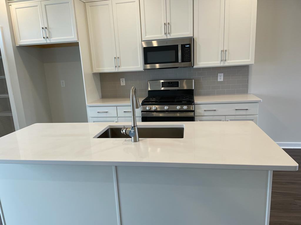 737 Peony Ln #737 - Photo 3 of 16