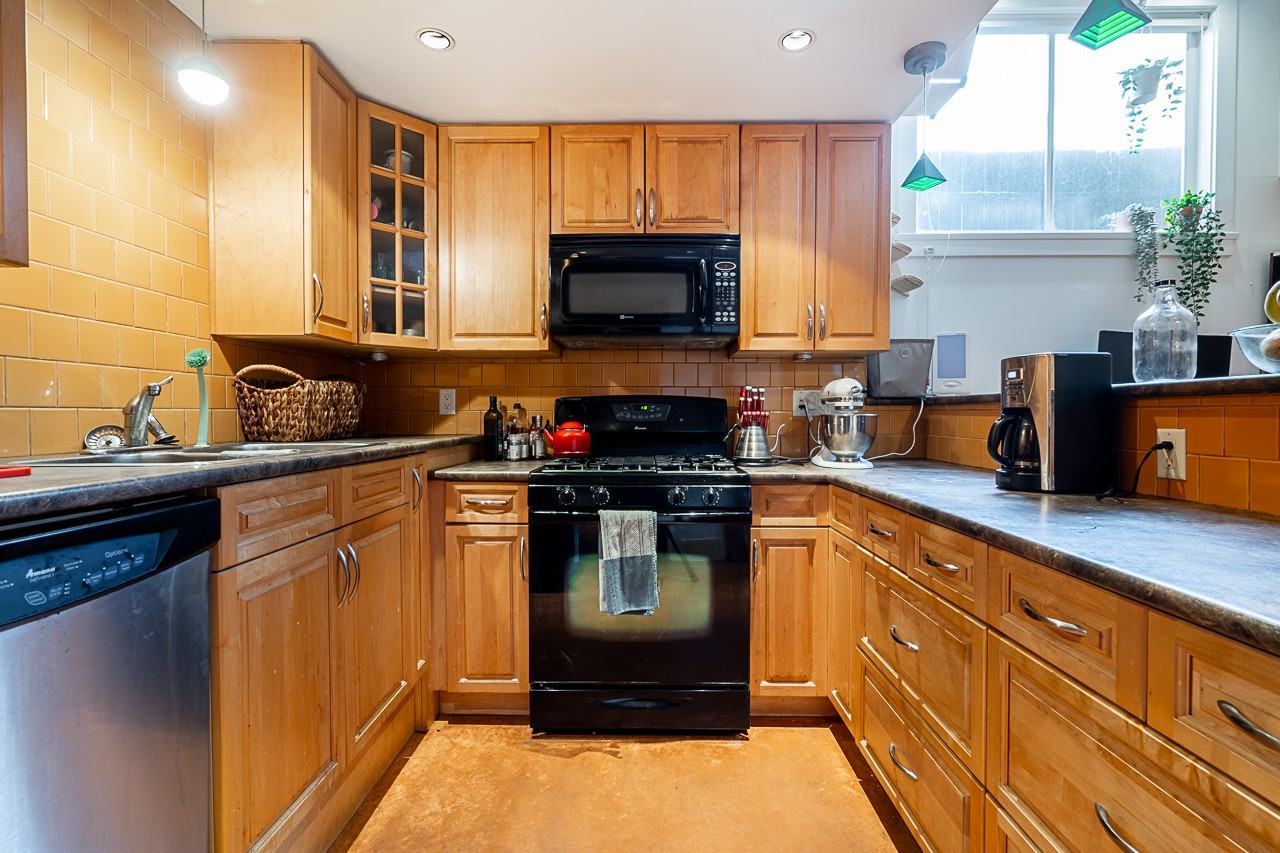 2532 Balaclava Street - Photo 2 of 18
