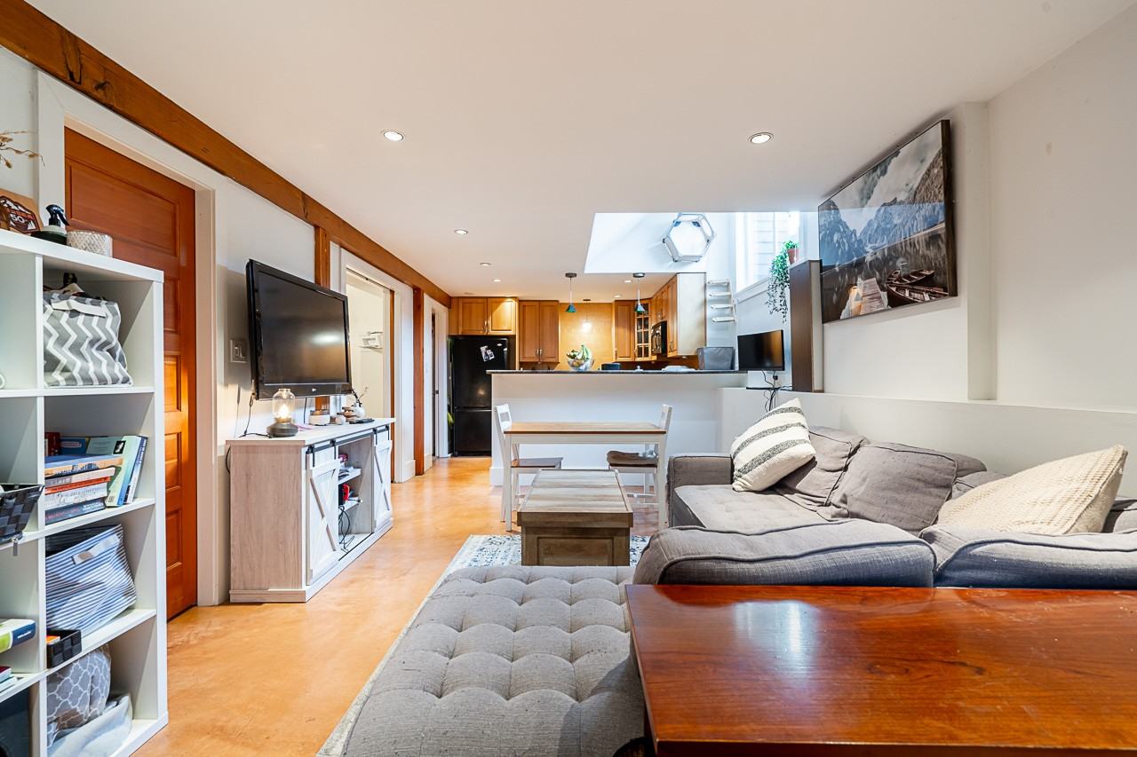 2532 Balaclava Street - Photo 5 of 18