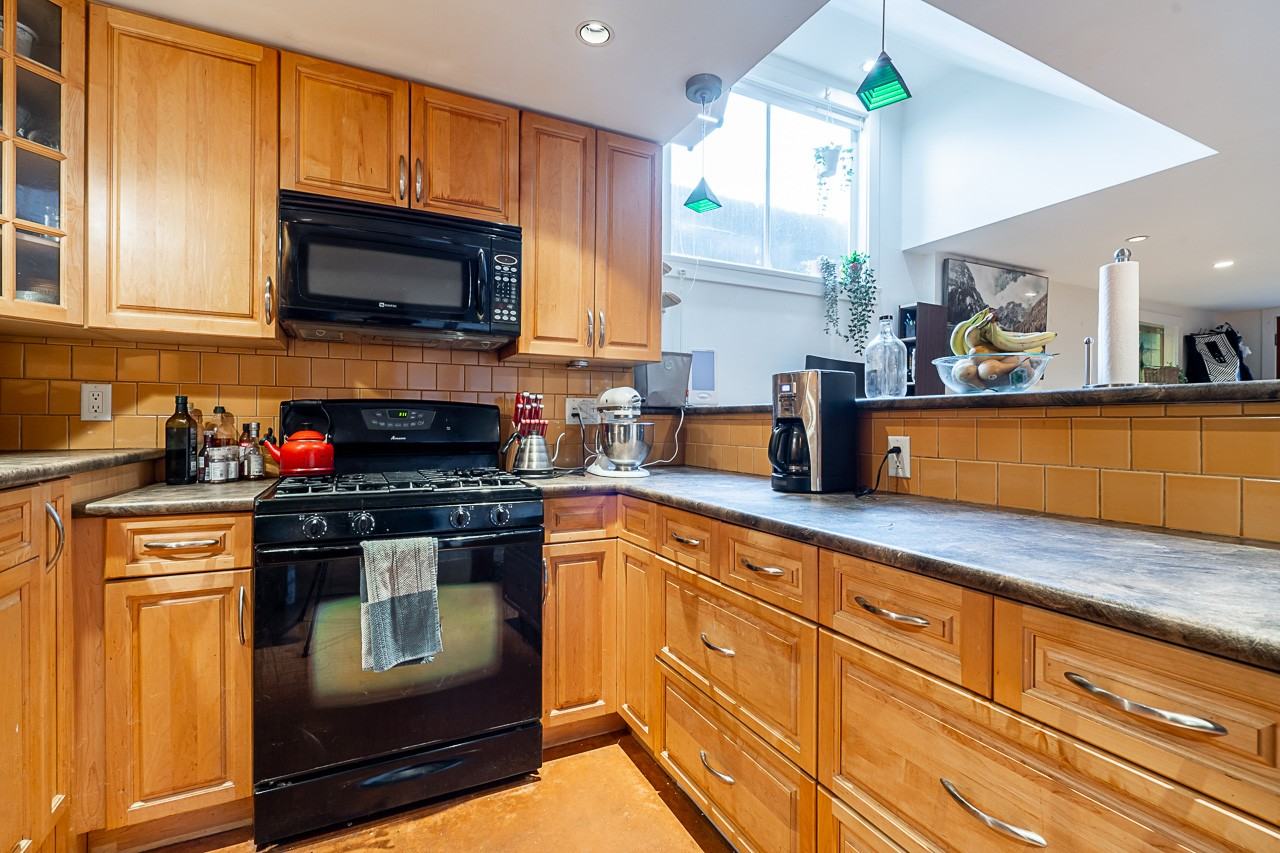 2532 Balaclava Street - Photo 4 of 18