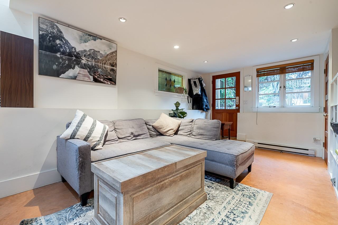 2532 Balaclava Street - Photo 6 of 18