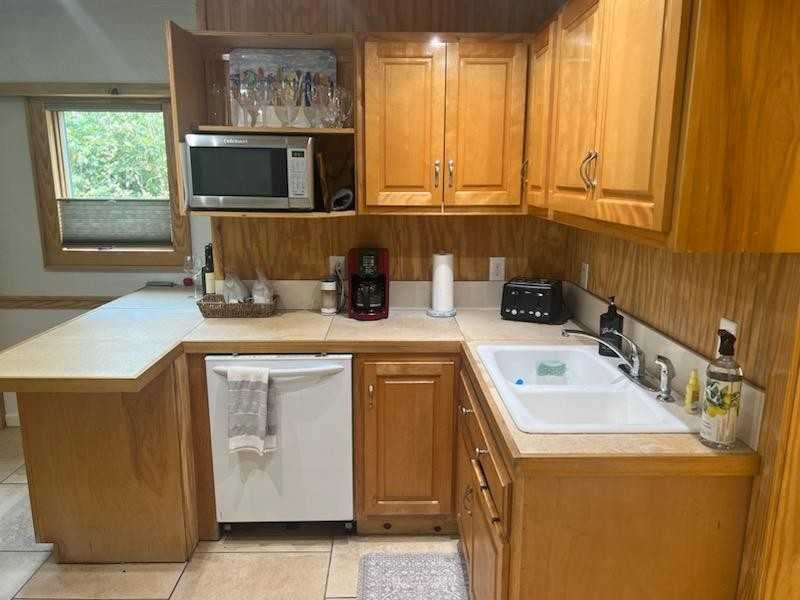 2705 S Meekins Ave - Photo 2 of 10