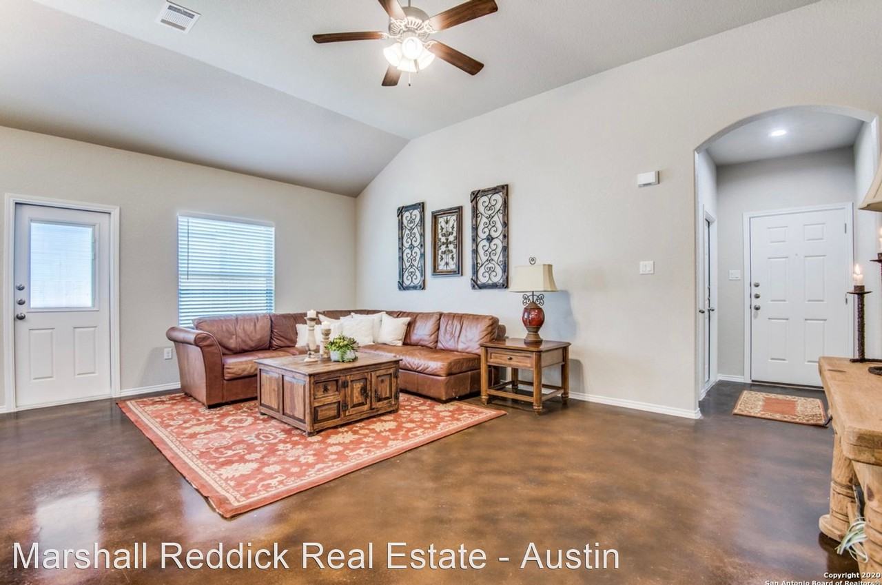 1109-1111 Burek Cross - Photo 2 of 21