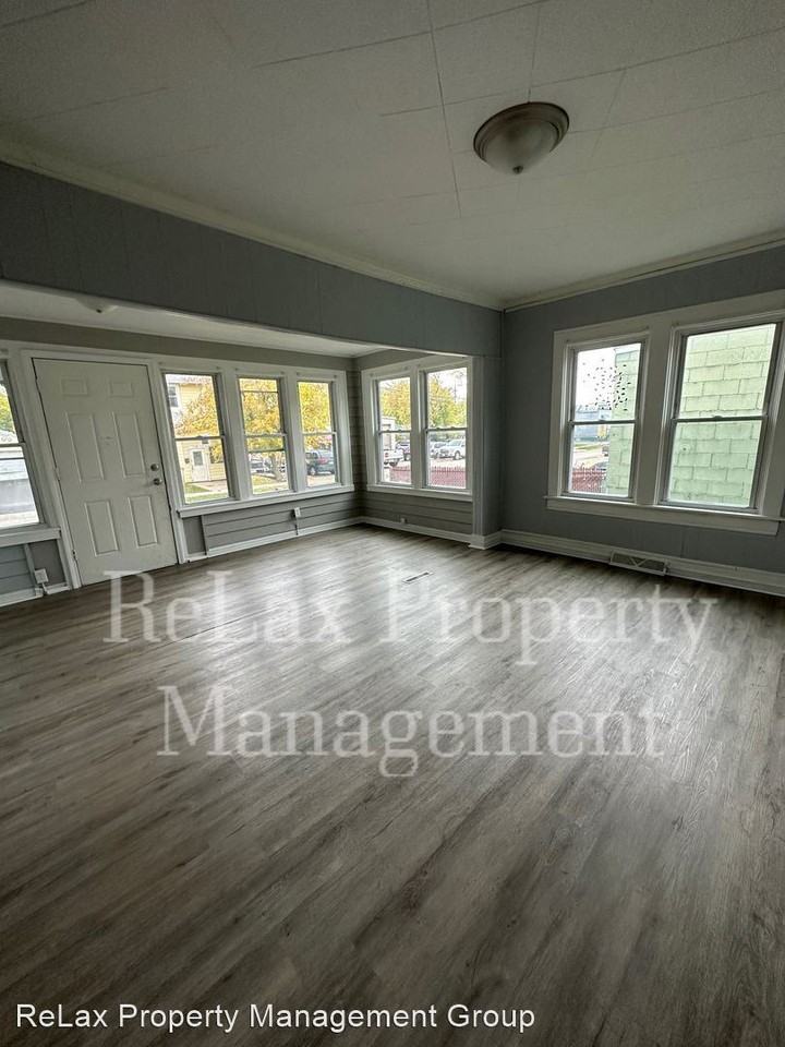 1225 The Strand - Photo 2 of 12