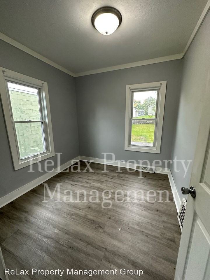 1225 The Strand - Photo 3 of 12