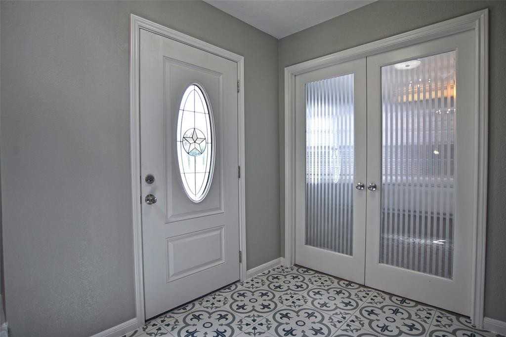 1802 Claiborne Dr - Photo 3 of 35
