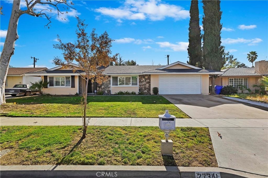 27341 Fisher St - Photo 2 of 39