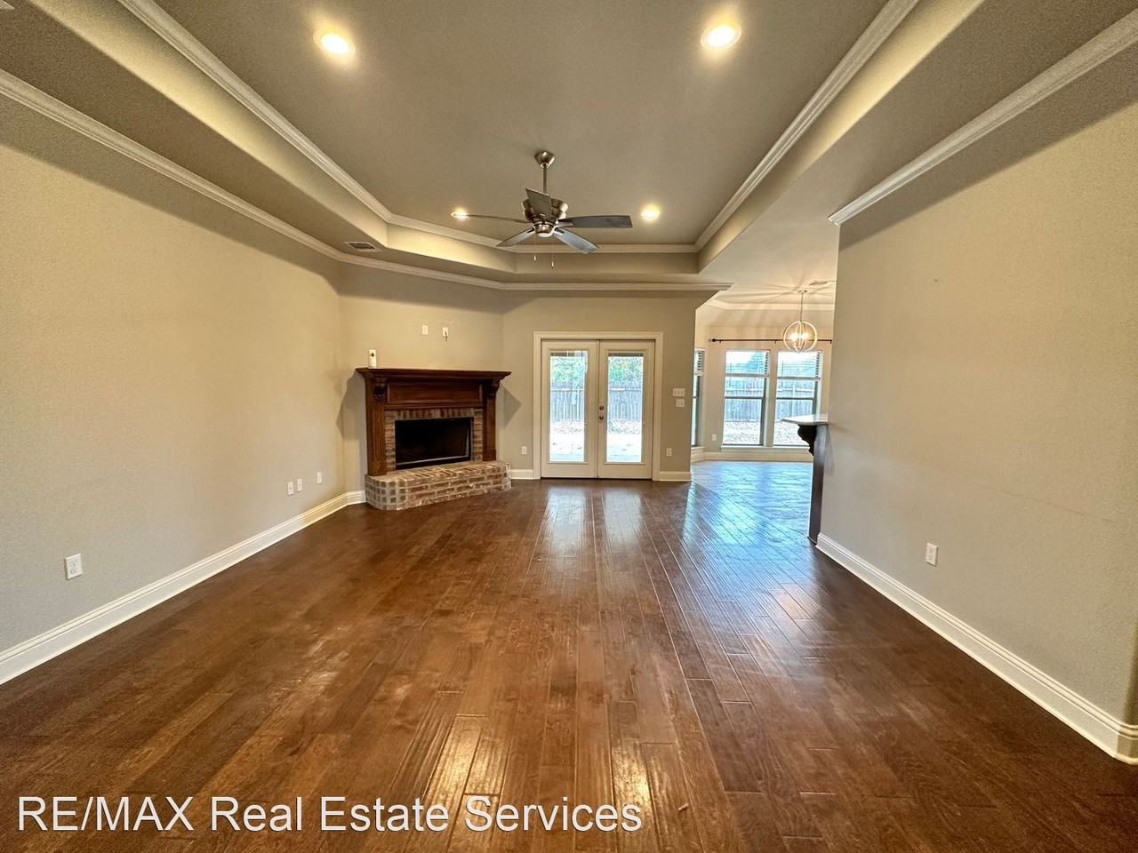 1100 Bear Creek Dr - Photo 3 of 18