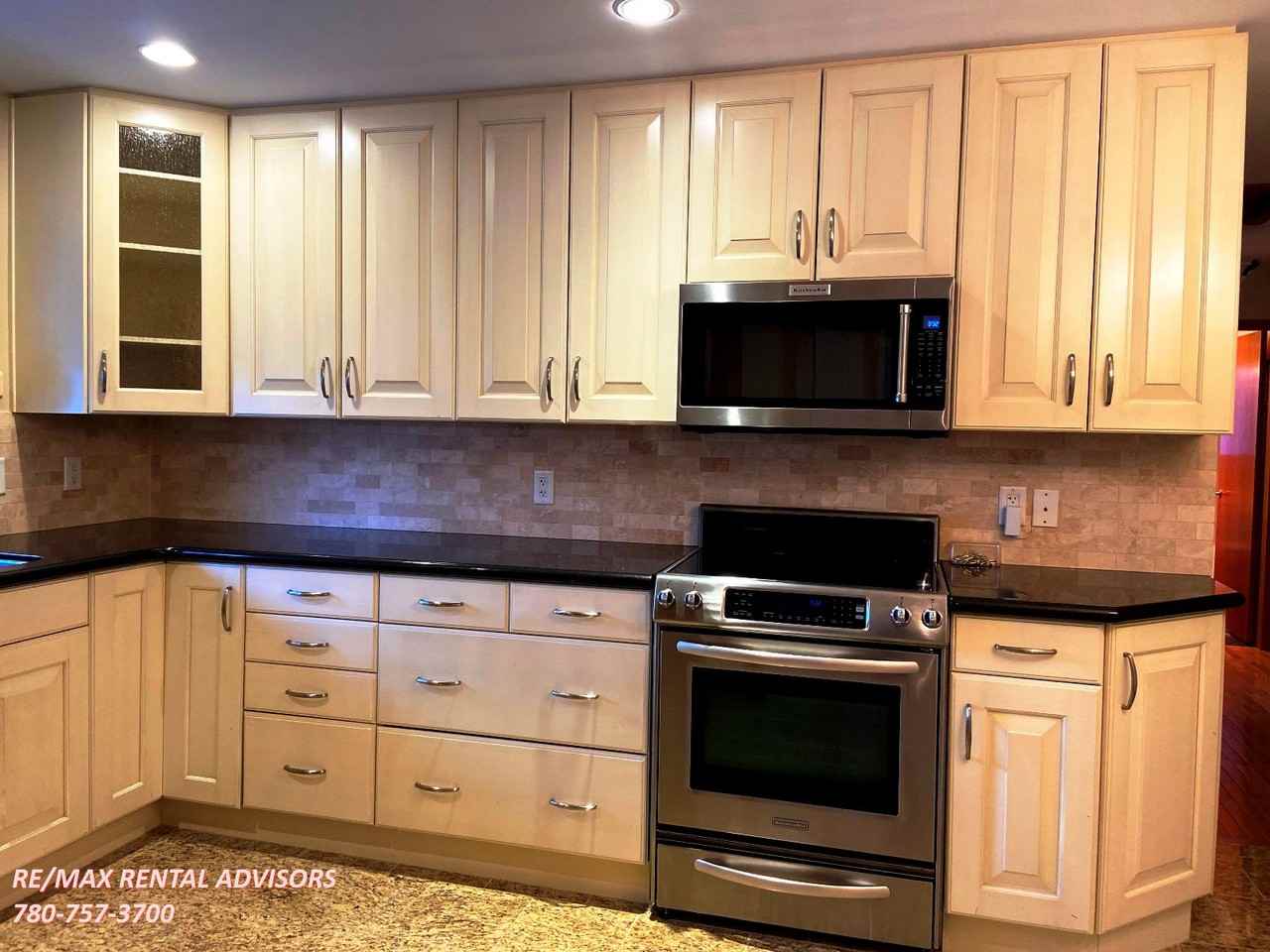 8727 92b Ave Nw - Photo 3 of 25