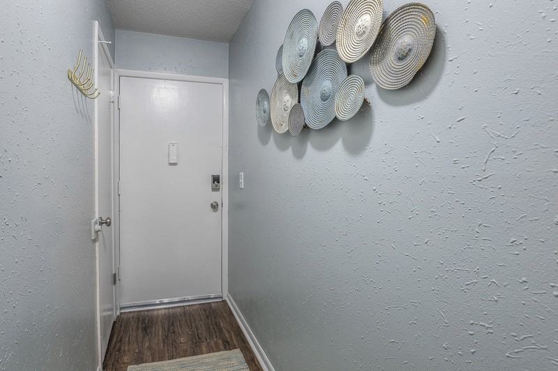 8327 Lowell Ave - Photo 3 of 29