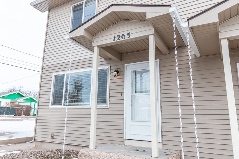 1205 Crook Ave - Photo 2 of 19