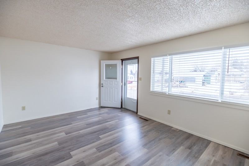 1205 Crook Ave - Photo 4 of 19