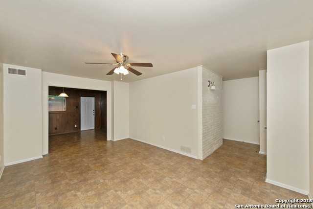 123 Brettonwood Dr - Photo 3 of 17