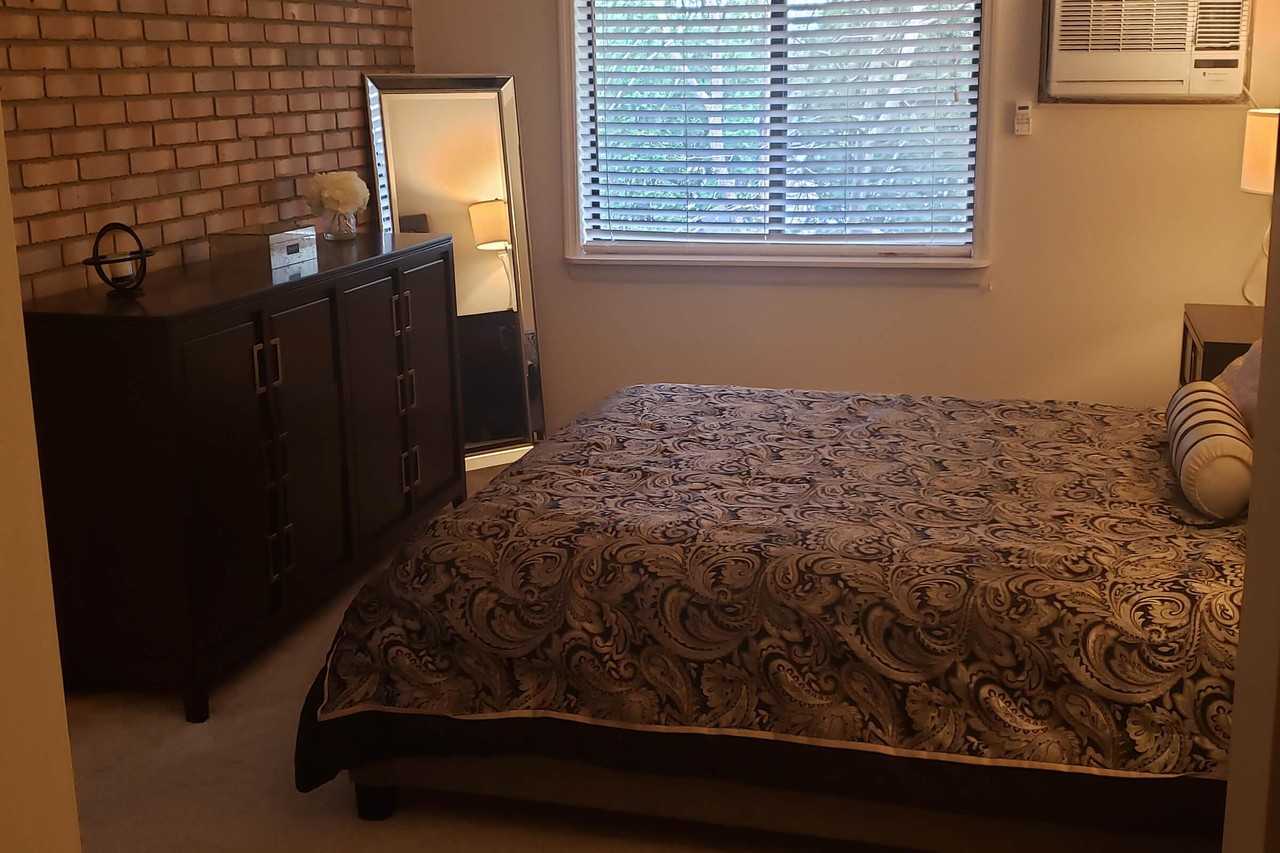 Saratoga Place - Photo 7 of 50