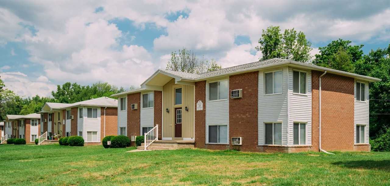 Colonial Manor Apartments - Photo 2 of 26