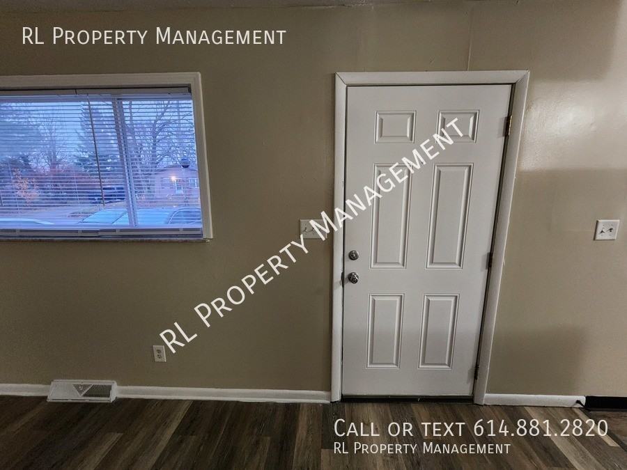 2896 Kilbourne Ave - Photo 2 of 28