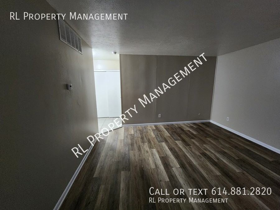 2896 Kilbourne Ave - Photo 3 of 28