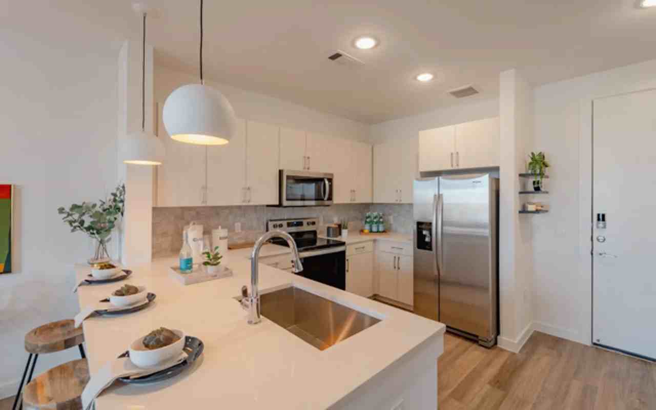 6325 N Lamar Blvd - Photo 2 of 22