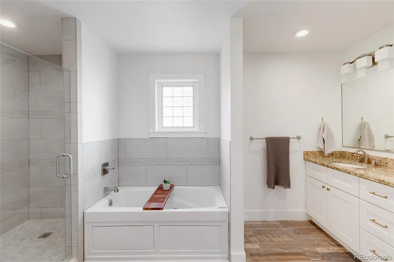 1595 S Bellaire St - Photo 4 of 9