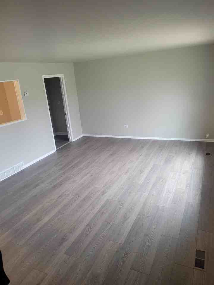 500 Barrington Ct - Photo 3 of 9