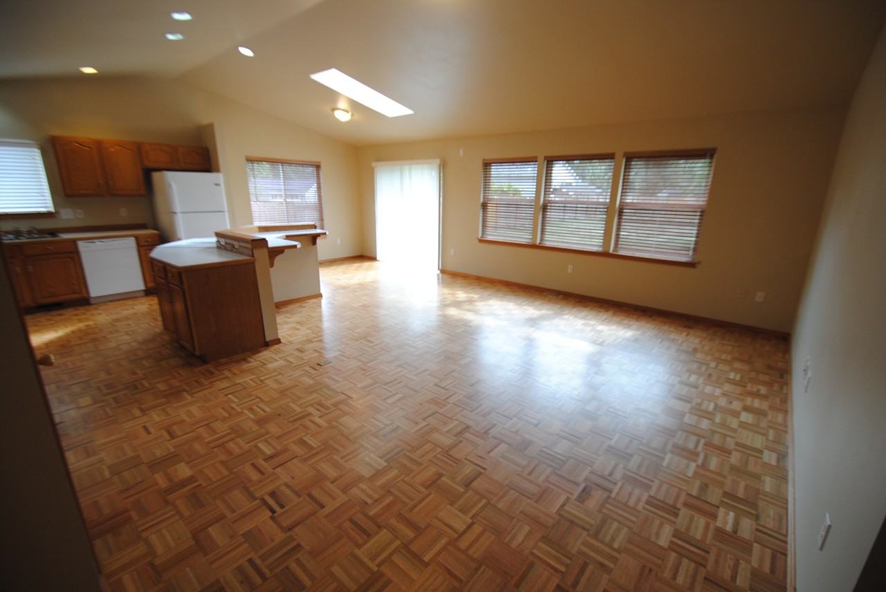 19130 113th Pl NE - Photo 3 of 8